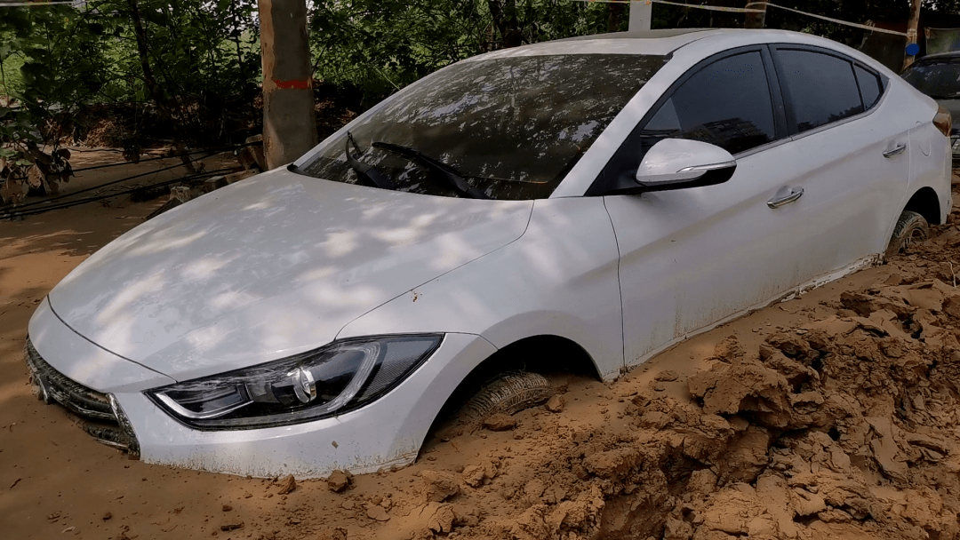 郑州40万辆泡水车去哪了?3-4万买豪车,打肿脸充胖子,以命试车