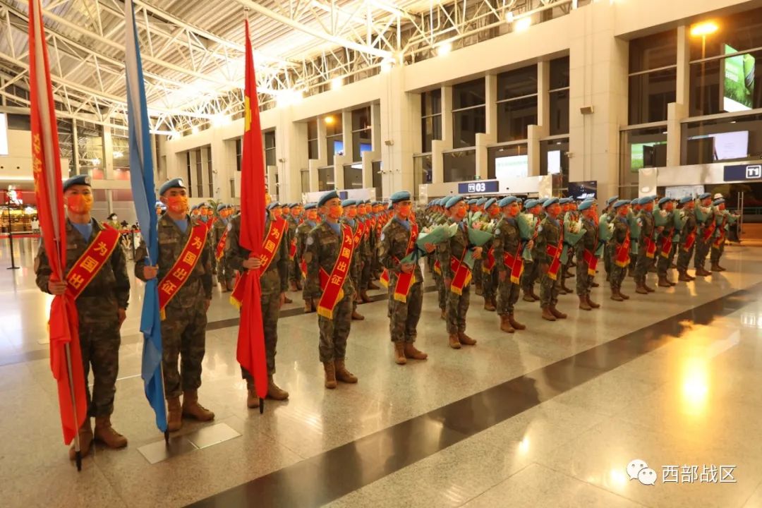 蓝贝雷,凌晨出征!|维和部队_新浪新闻