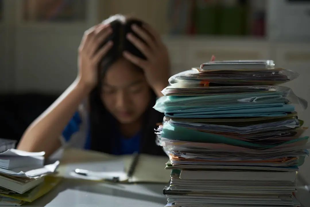 一个14岁抑郁症女孩的困与退对不起让你们失望是我错