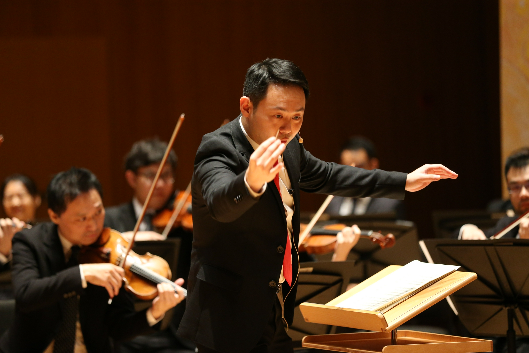 张橹用牙签指挥乐队