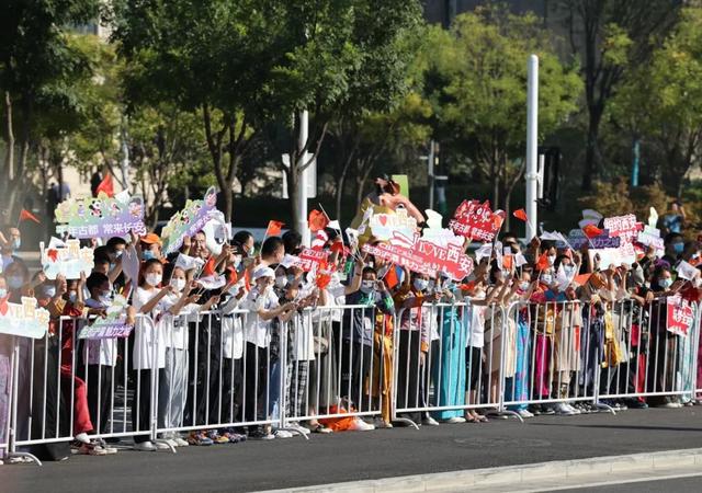 正文  十四运会和残特奥会西安火炬传递活动   正式开跑   今天的火炬