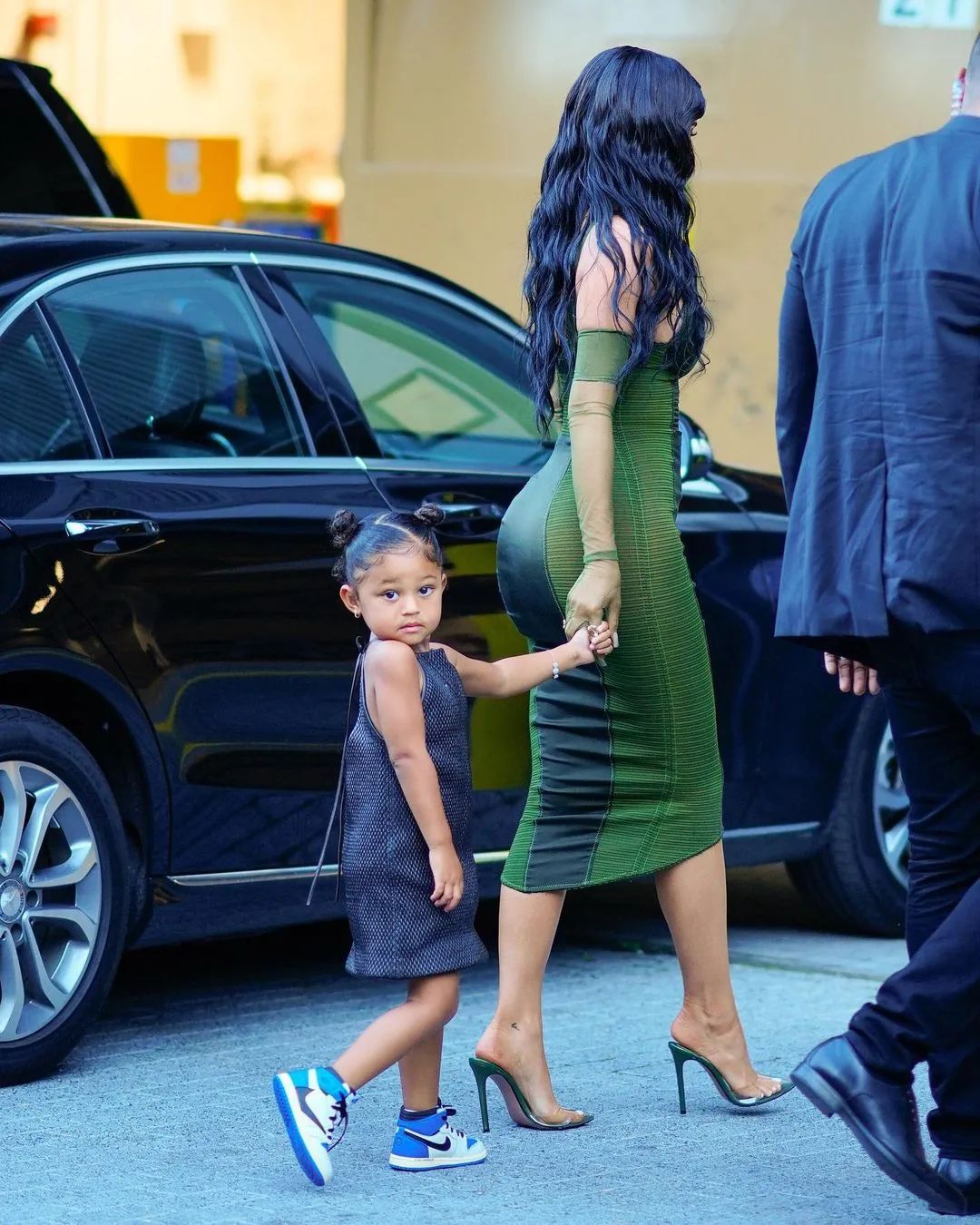 travisscott亲女儿上脚tsxaj1新联名倒勾配色曝光疑将发售