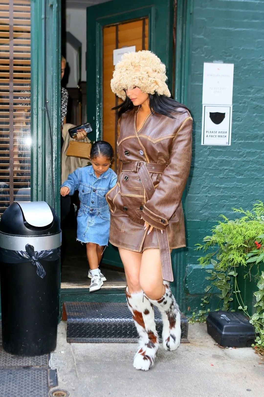 travisscott亲女儿上脚tsxaj1新联名倒勾配色曝光疑将发售