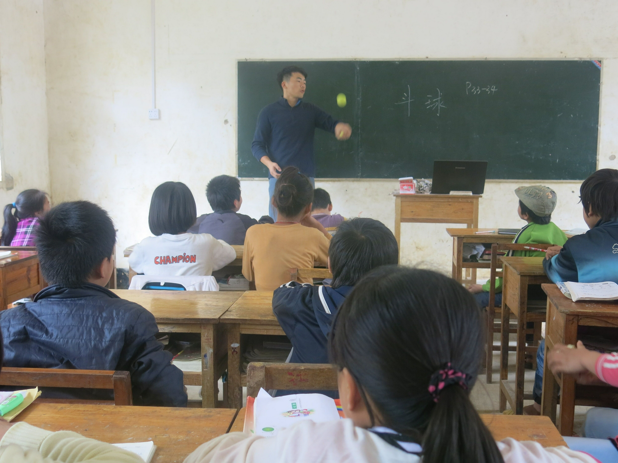 会杂技的山区支教老师大杨:"我也曾是留守儿童"|支教老师|留守儿童_新