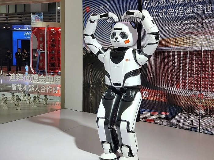 优必选熊猫机器人“优悠”