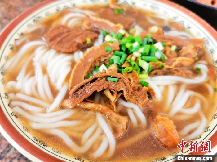 牛腩药材濑粉 李晓春 摄