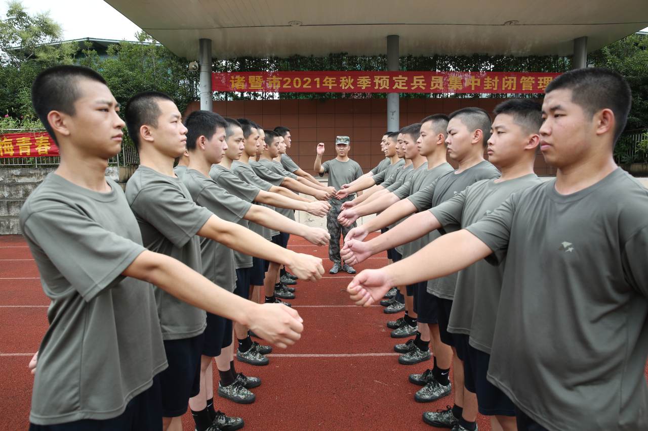 诸暨220名"准军人"役前集中训练