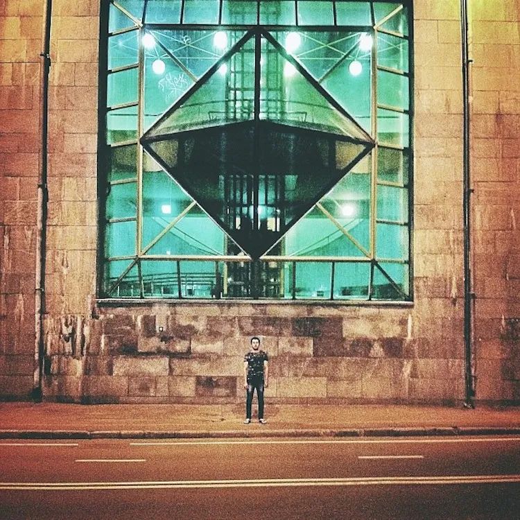 平行线上的对称美