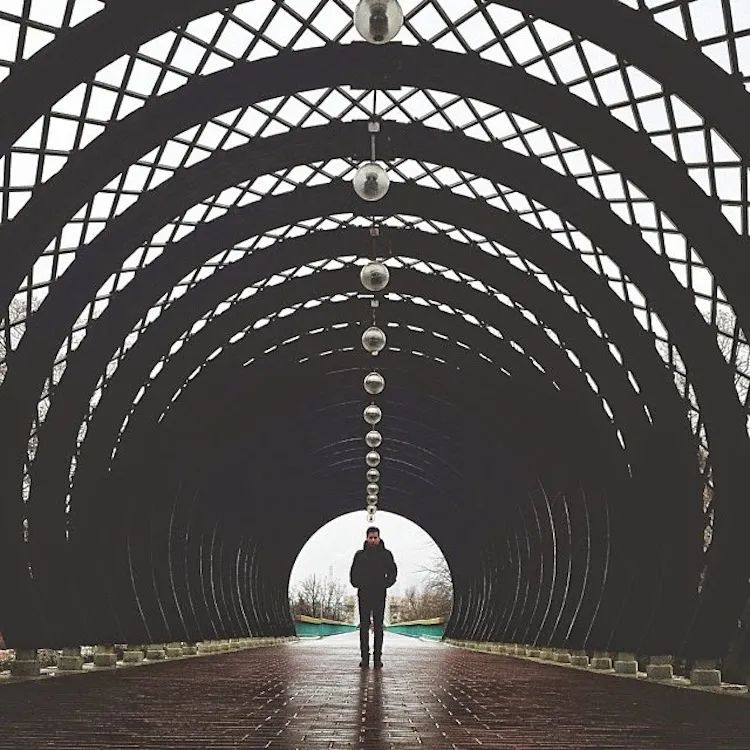 平行线上的对称美