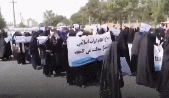 数百名阿富汗女性喀布尔街头游行 手举标语支持塔利班（图）休闲区蓝鸢梦想 - Www.slyday.coM