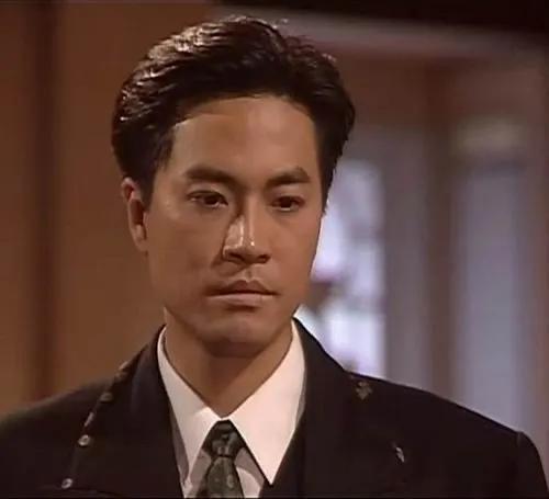 第一次真正在无线剧中崭露头角,还是在《我本善良》里饰演反派石家荣