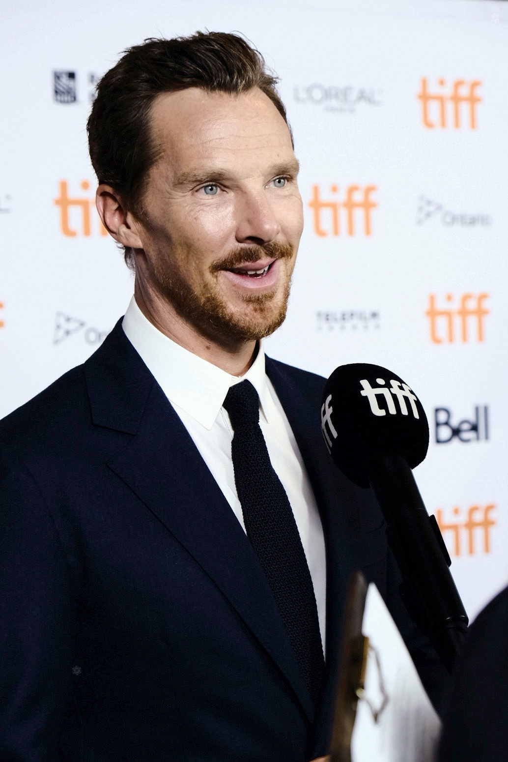 45岁本尼亮相多伦多虽留胡子却更有魅力气质帅到发光