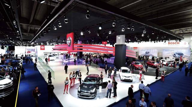 8月最火爆的两款15万级SUV，逍客对比皓影，谁更值得选？