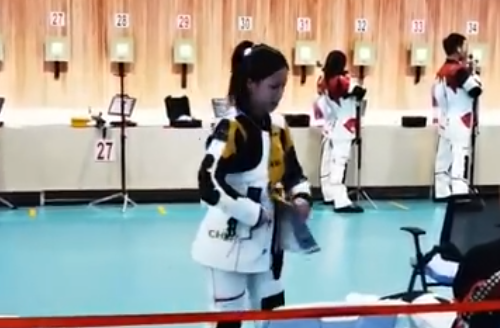 登热搜榜！杨杨组合全运摘金，杨倩迈出小黄鸭步伐，被疯狂合影休闲区蓝鸢梦想 - Www.slyday.coM