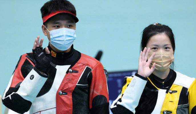 登热搜榜！杨杨组合全运摘金，杨倩迈出小黄鸭步伐，被疯狂合影休闲区蓝鸢梦想 - Www.slyday.coM