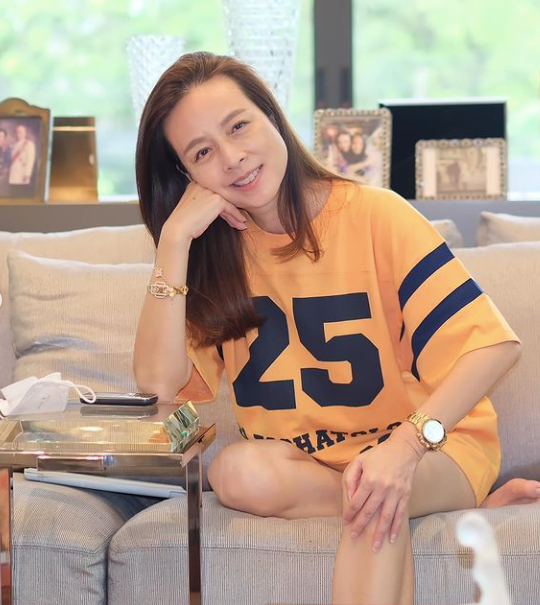 泰国华裔富婆生图贼真实穿球服年轻十岁玩下装失踪状态似少女