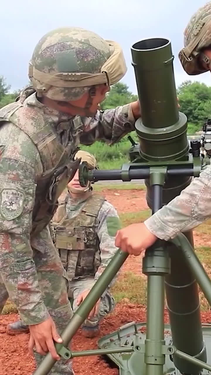 新型迫击炮亮相演训场!