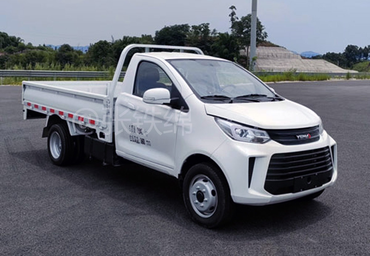 其余部分没有明显的调整,新车尾部依然使用"mini卡"的命名