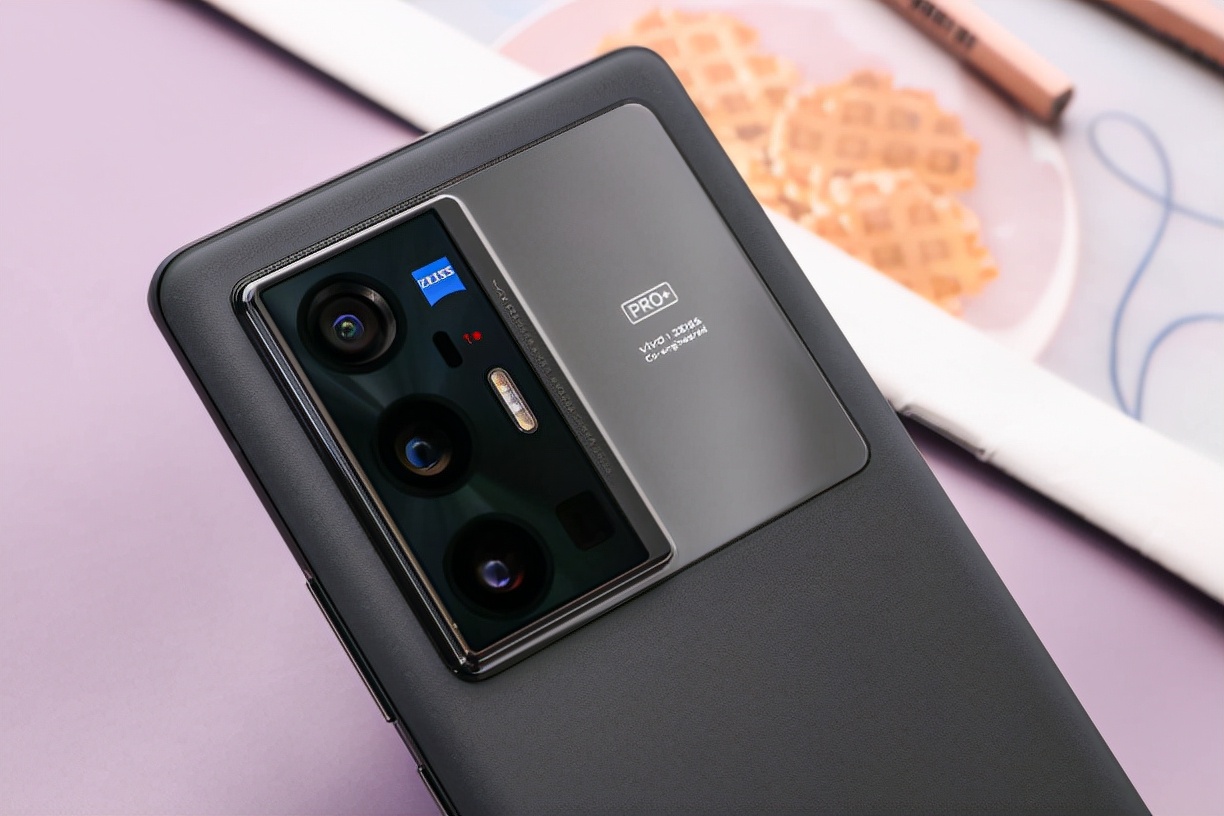 x70pro获蓝厂四千价位段手机历史预售量第一权威媒体发来贺电