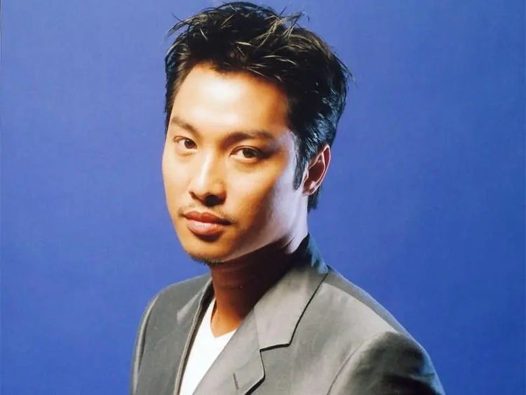 谭耀文罕晒父子合影,14岁儿子太像老爸,学习成绩优异获年级第二