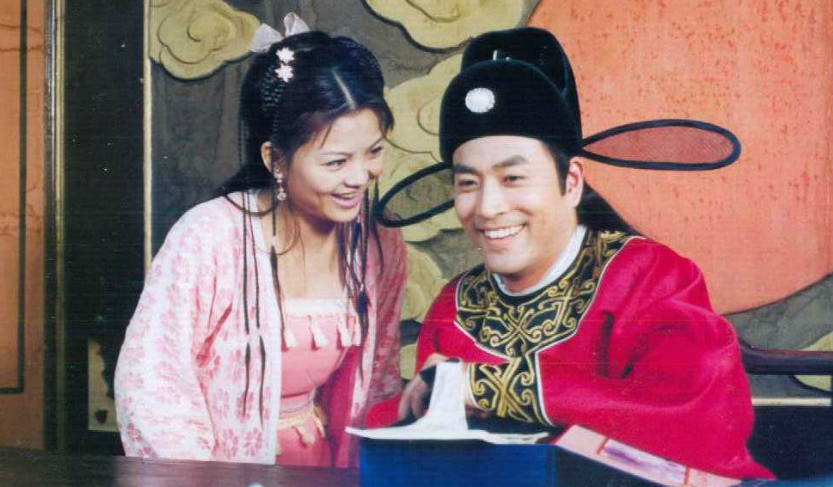 随后他又在《郑成功》,《警探雷鸣》等剧中出演主角,当时唐国强还在