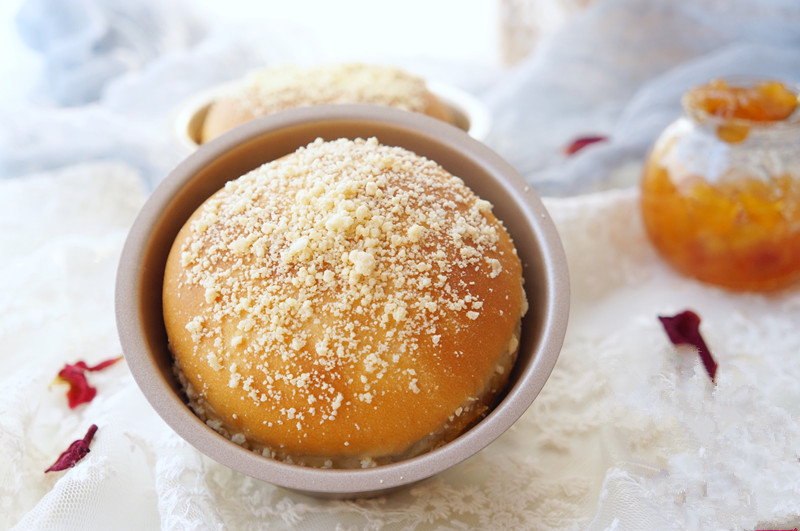 香喷喷的奶酥面包一出炉就满屋飘香好吃的不得了