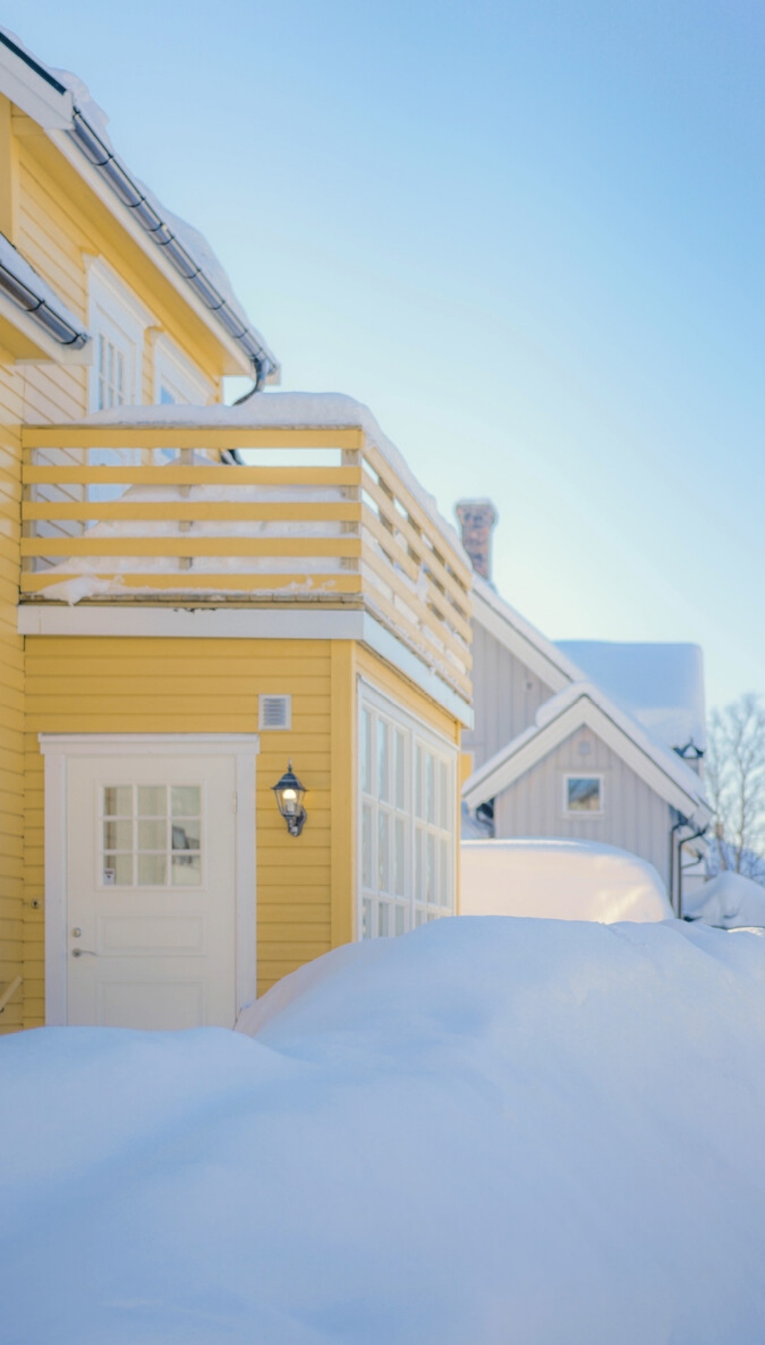 一栋温暖的小房子,一抔洁白的雪