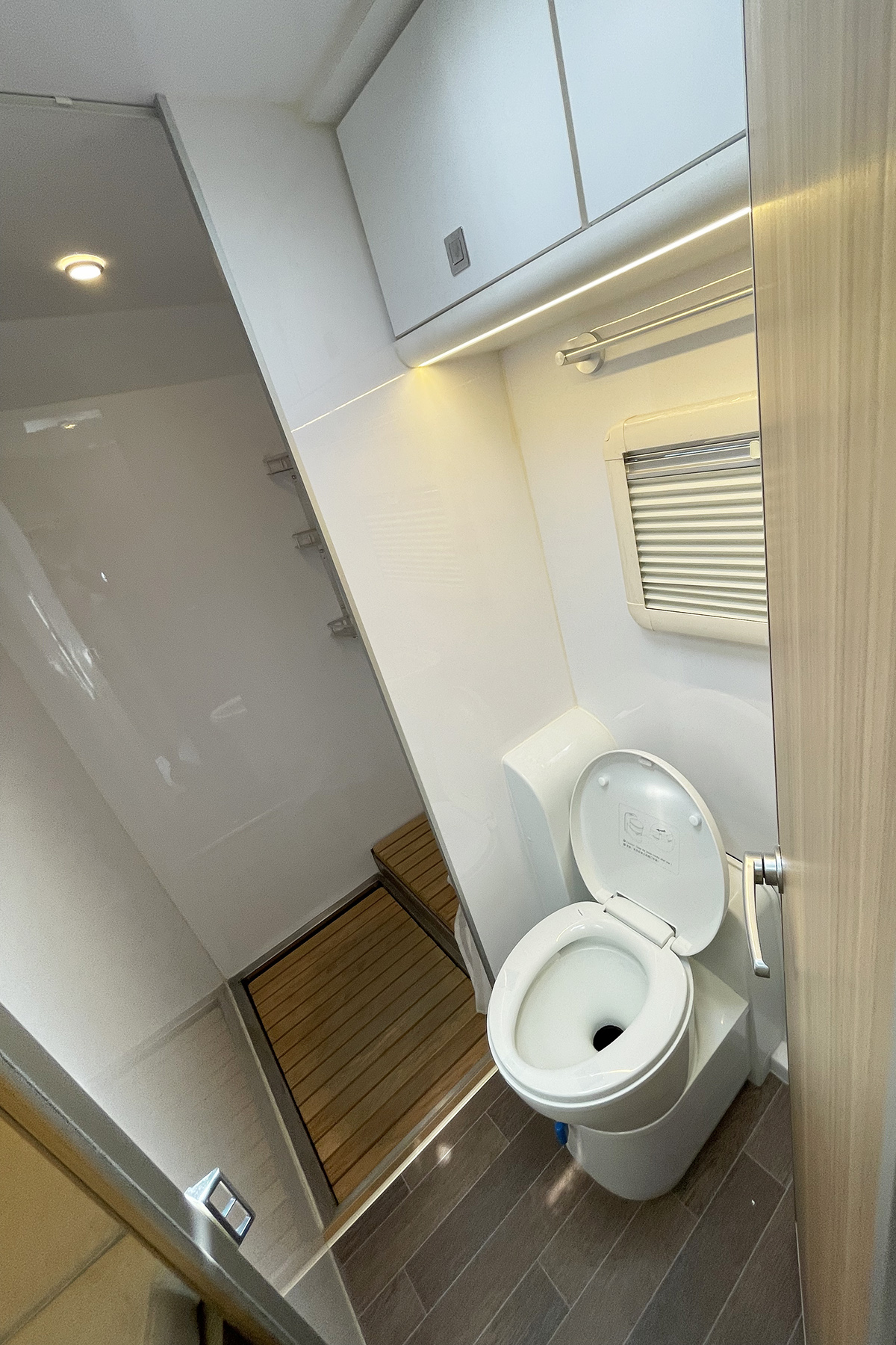 轻卡房车带拓展还有干湿分离卫生间金龙艾科斯h500单拓展房车