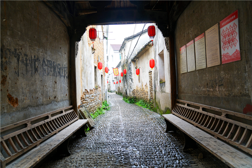 杭州桐庐有个幽静的古村落,文艺范儿十足,最适合穿着汉服来打卡