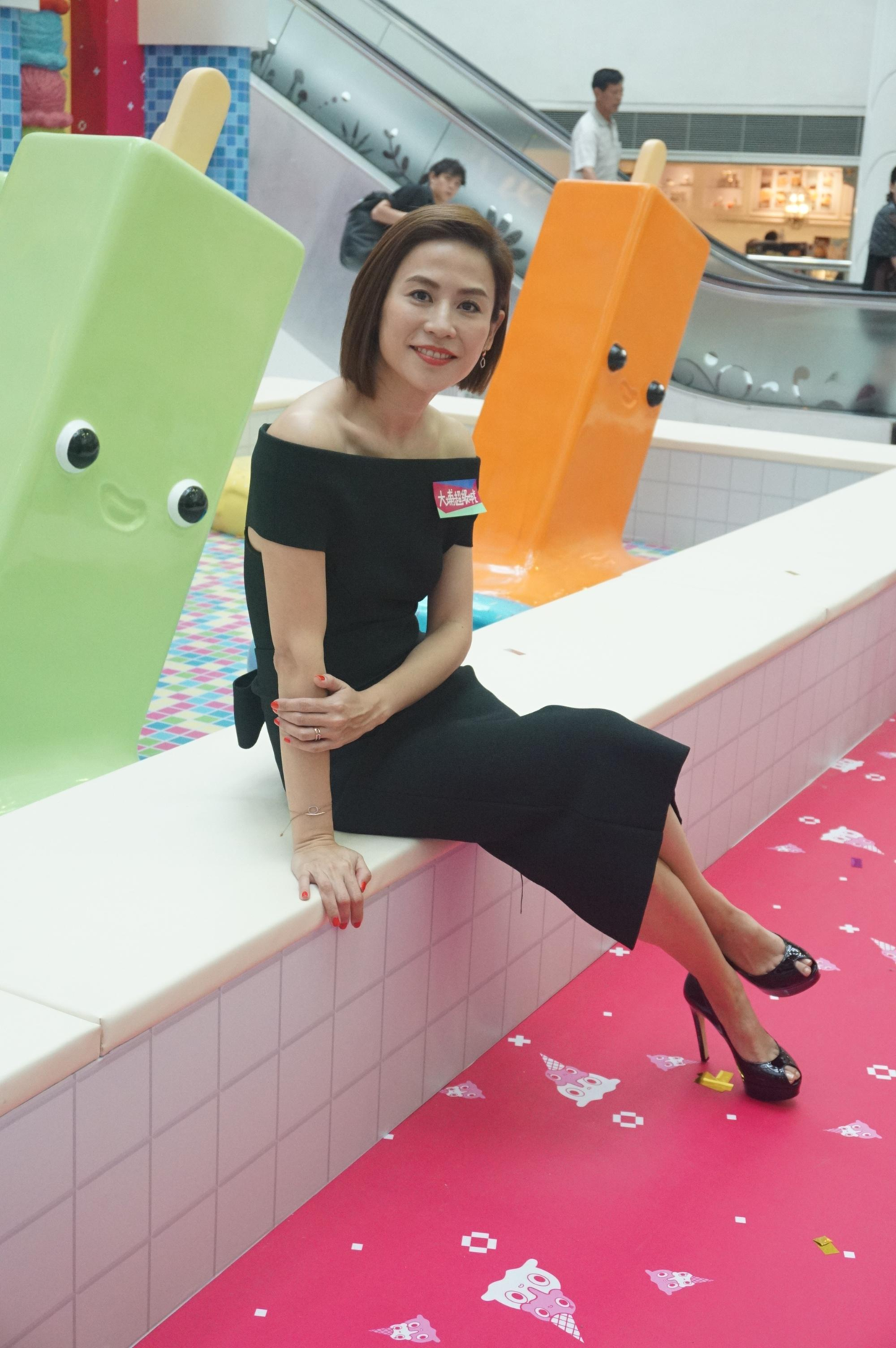 宣萱随便穿穿都有好气质一身卡其色西服套装知性干练气场全开