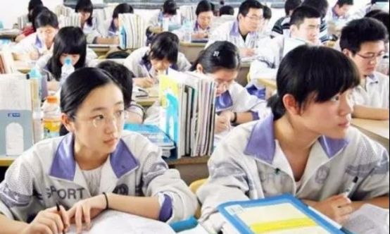 学生只考上“民办二本”,不好意思说校名,却被陌生女孩的话触动休闲区蓝鸢梦想 - Www.slyday.coM 学生只考上“民办二本”,不好意思说校名,却被陌生女孩的话触动休闲区蓝鸢梦想 - Www.slyday.coM