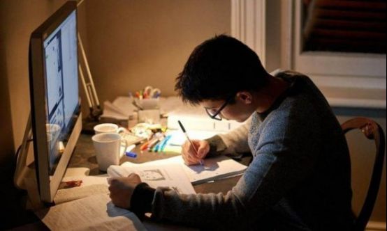 学生只考上“民办二本”,不好意思说校名,却被陌生女孩的话触动休闲区蓝鸢梦想 - Www.slyday.coM 学生只考上“民办二本”,不好意思说校名,却被陌生女孩的话触动休闲区蓝鸢梦想 - Www.slyday.coM