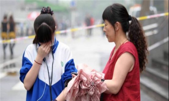 学生只考上“民办二本”,不好意思说校名,却被陌生女孩的话触动休闲区蓝鸢梦想 - Www.slyday.coM 学生只考上“民办二本”,不好意思说校名,却被陌生女孩的话触动休闲区蓝鸢梦想 - Www.slyday.coM