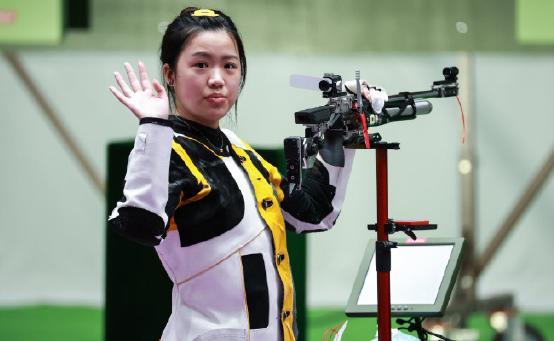 杨倩上热搜第一！拖着16斤射击装备，走出小黄鸭步伐，太不容易休闲区蓝鸢梦想 - Www.slyday.coM