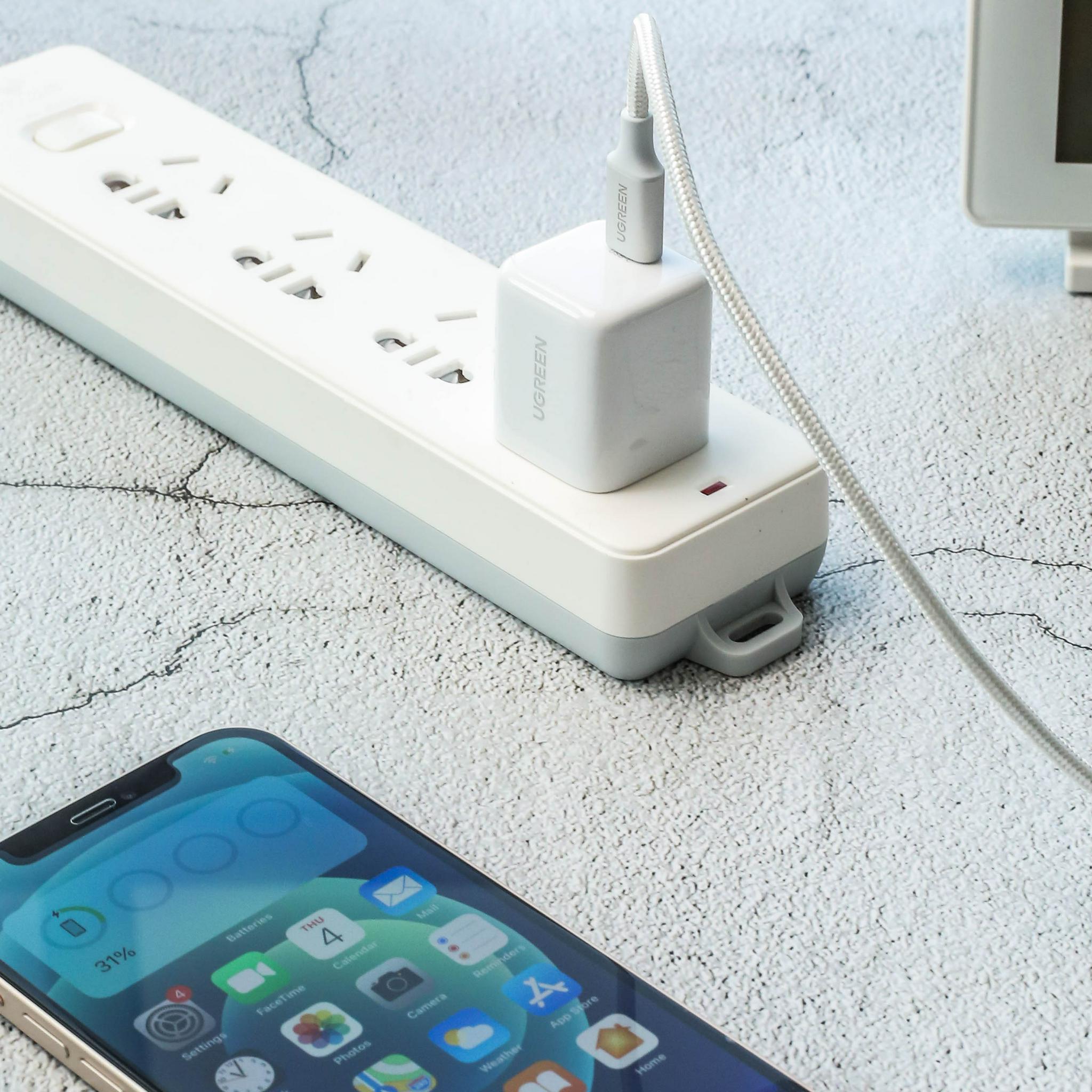 iPhone 13明晚发布，但有人立马入手12，网友：降价2000赶快买！休闲区蓝鸢梦想 - Www.slyday.coM