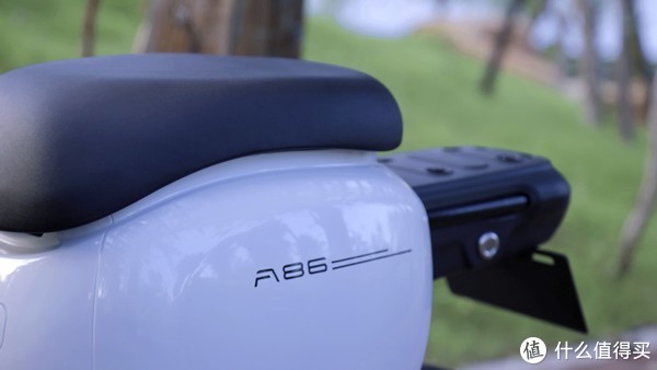 实力与美貌并存哈啰A86 小姐姐的出街新宠休闲区蓝鸢梦想 - Www.slyday.coM