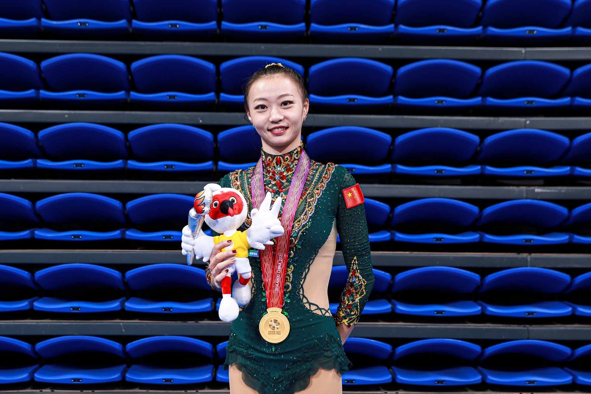 全运会丨江苏运动员郝婷与队友夺得艺术体操集体全能金牌