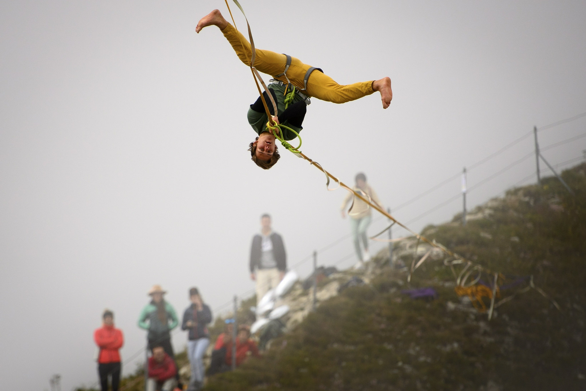 瑞士:高空走钢索