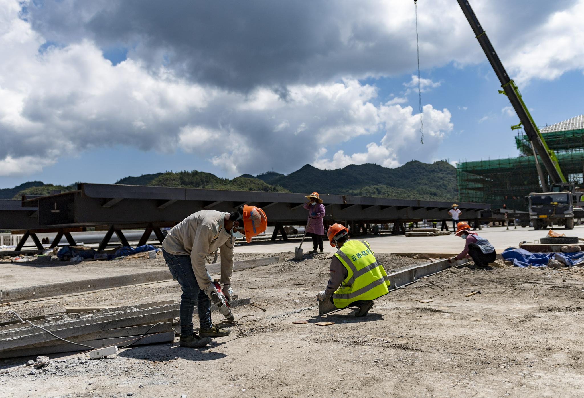 云南文山田蓬口岸改扩建施工正酣