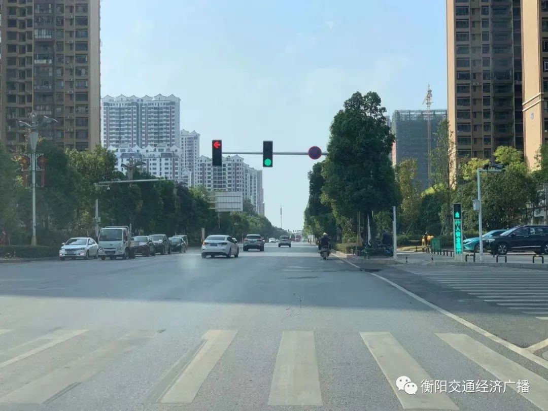 芙蓉路与蒸水南路路口红绿灯故障已解决