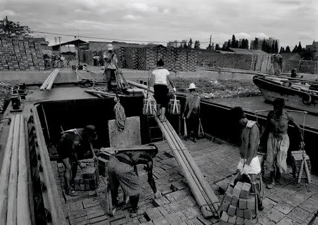 上海码头工人在劳动