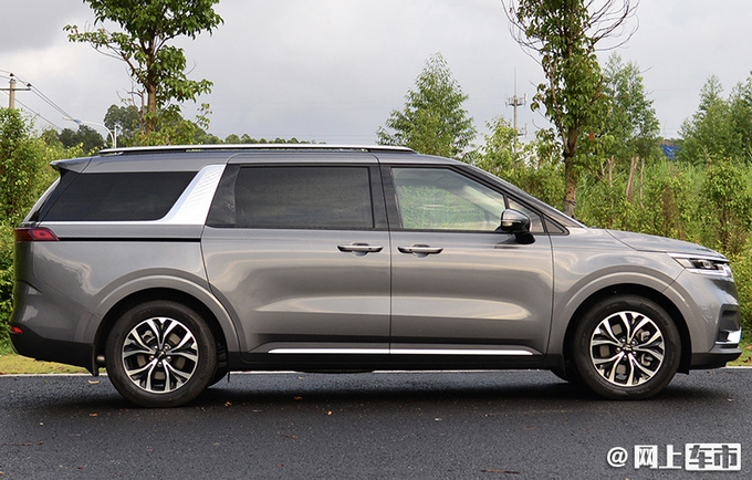 起亚全新嘉华上市,28.89万起售,尺寸比别克gl8大