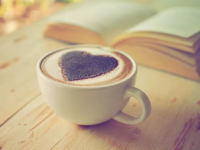 《晚情：为什么我容不下这个20岁的小姑娘？》发布后，有粉丝跑来骂我……休闲区蓝鸢梦想 - Www.slyday.coM