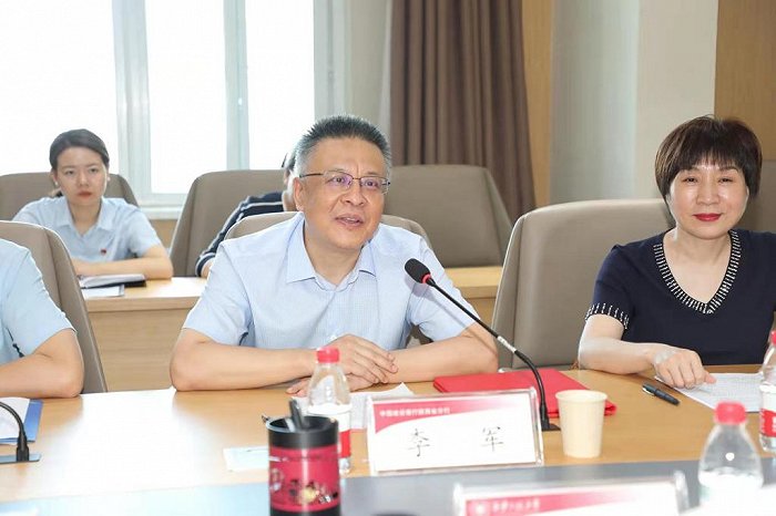 图片来源:西安工程大学随后,李军对西安工程大学多年来给与建设银行