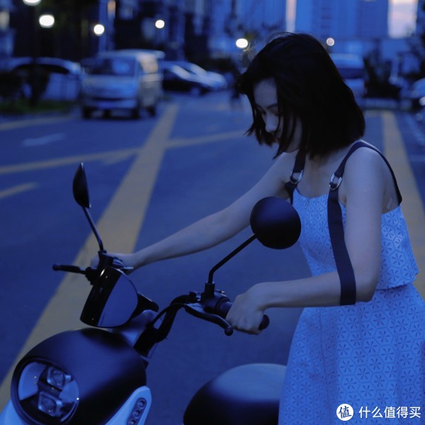 实力与美貌并存哈啰A86 小姐姐的出街新宠休闲区蓝鸢梦想 - Www.slyday.coM