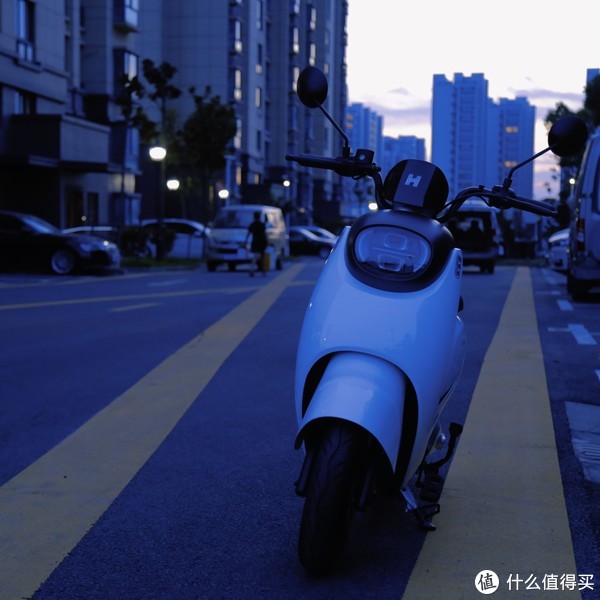 实力与美貌并存哈啰A86 小姐姐的出街新宠休闲区蓝鸢梦想 - Www.slyday.coM