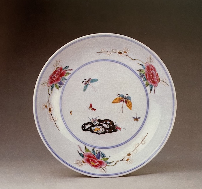 清康熙景德镇窑粉彩花蝶纹盘故宫博物院藏