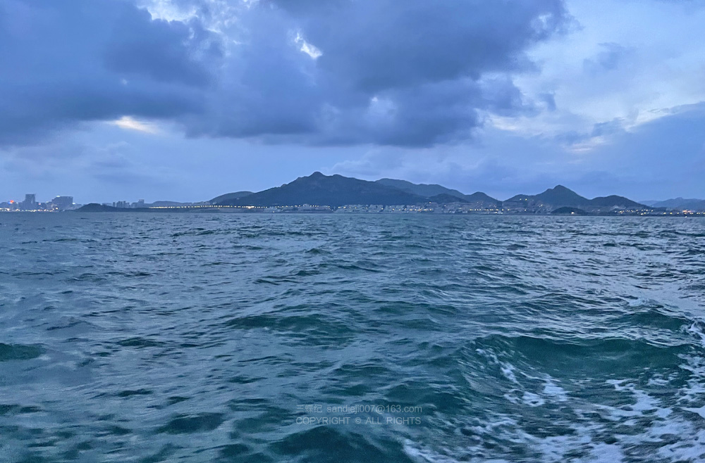 自然散步在青岛大公岛做海鸟监测的一夜