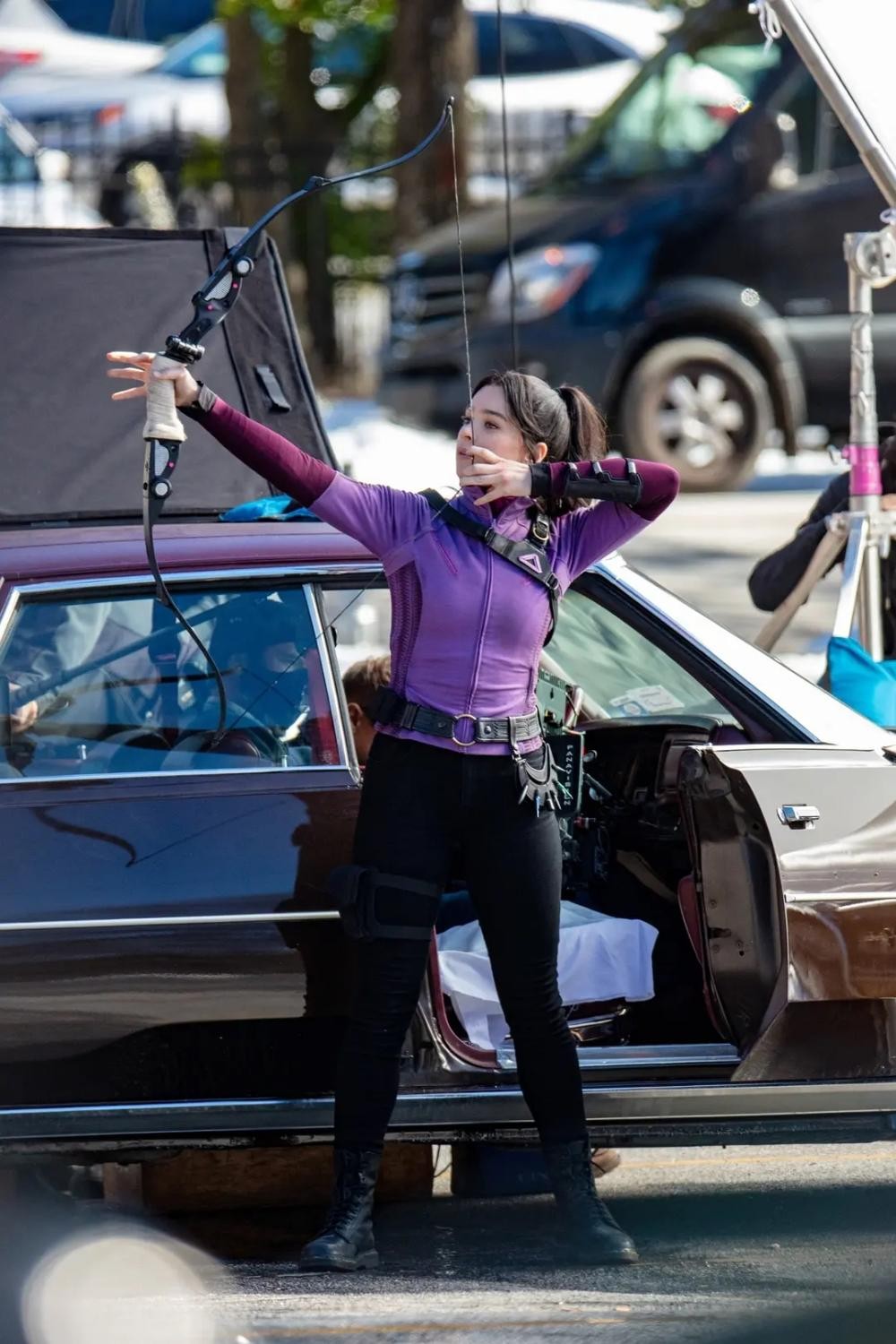 漫威女鹰眼把树叶穿身上,一头银发好惹眼,网友:像复联3的寡姐