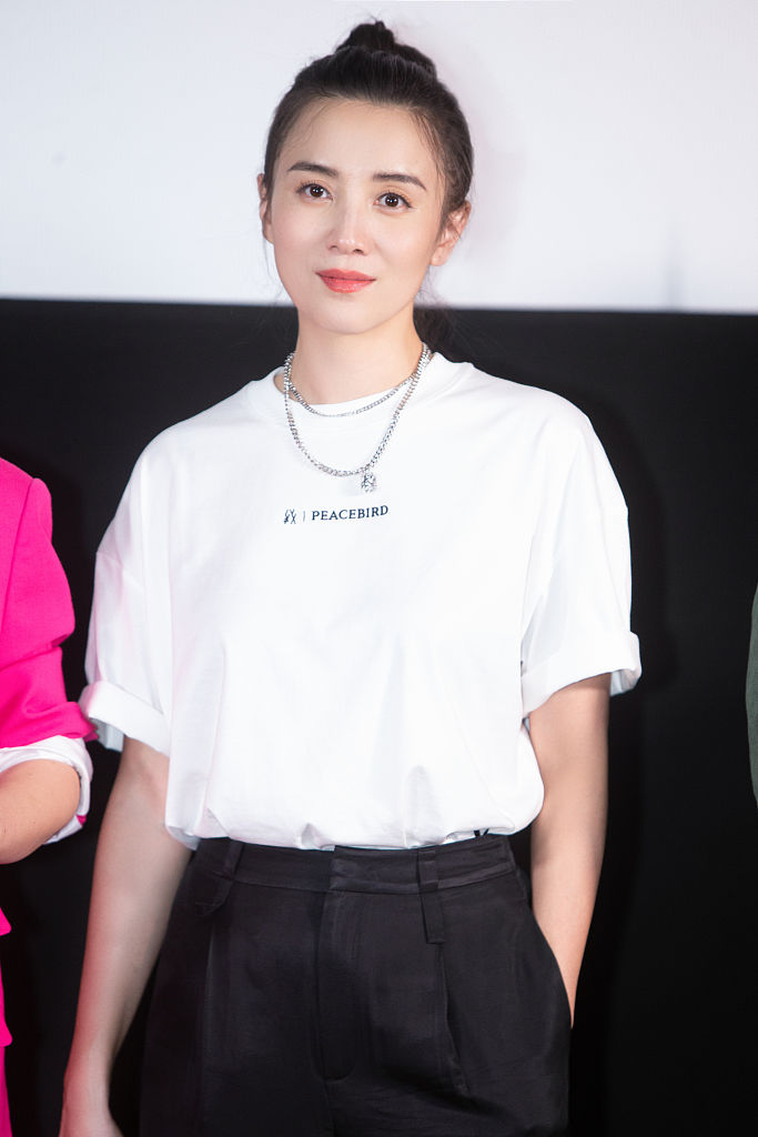 宋佳黑白系穿搭高级简约